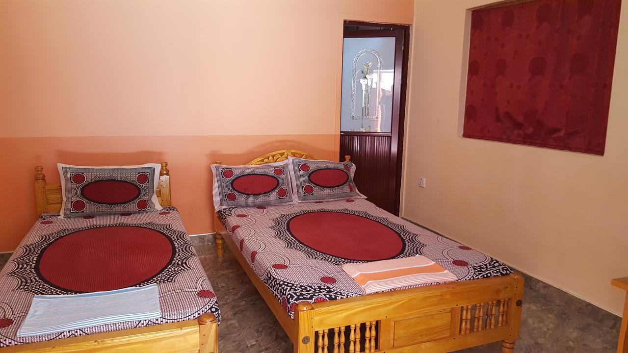 Tulip Guest Inn Point Pedro Екстер'єр фото