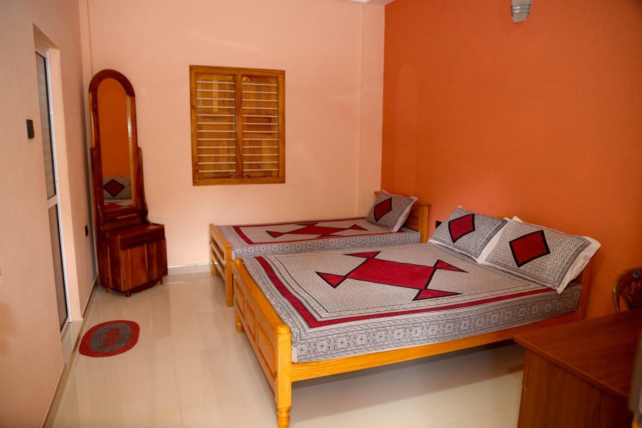 Tulip Guest Inn Point Pedro Екстер'єр фото