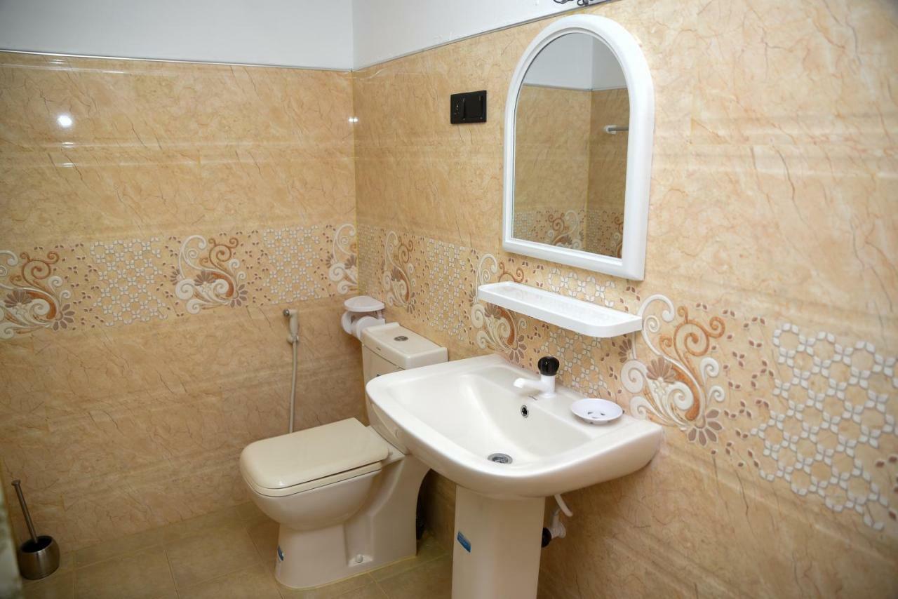 Tulip Guest Inn Point Pedro Екстер'єр фото