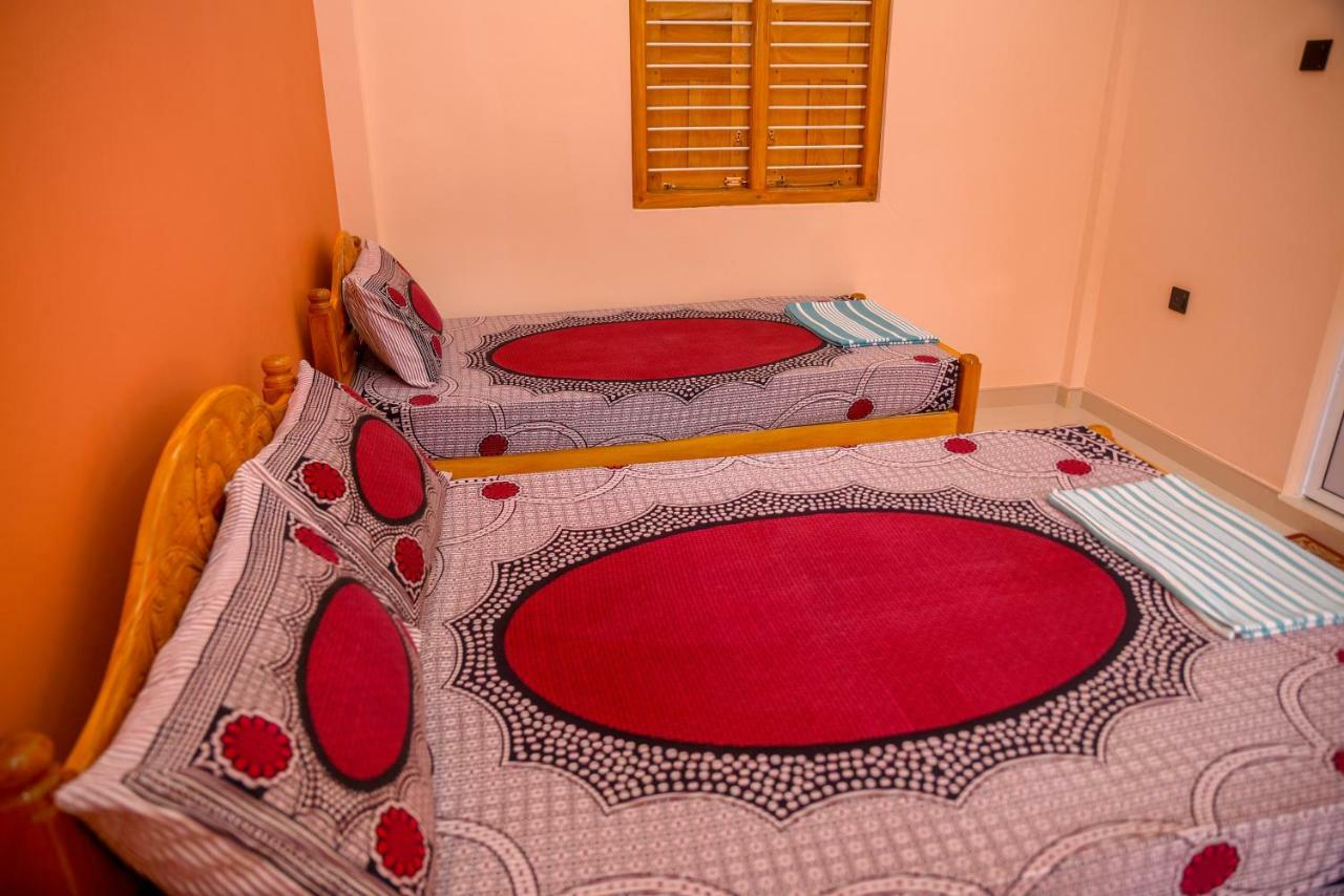 Tulip Guest Inn Point Pedro Екстер'єр фото